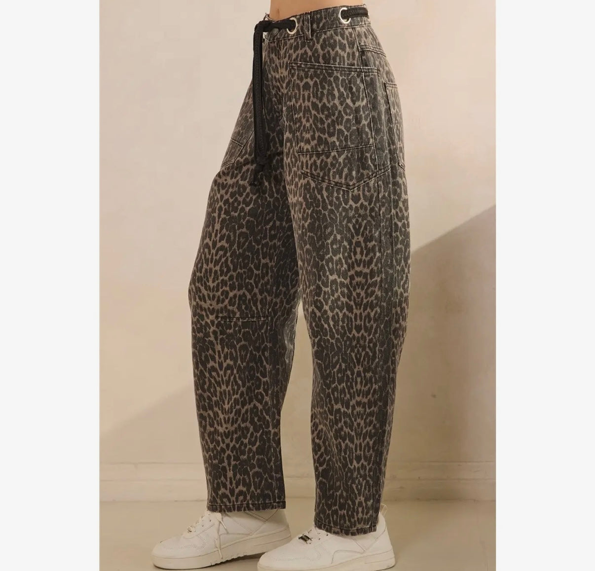 Printed Barrel Jeans with Belt Detail - Leopard