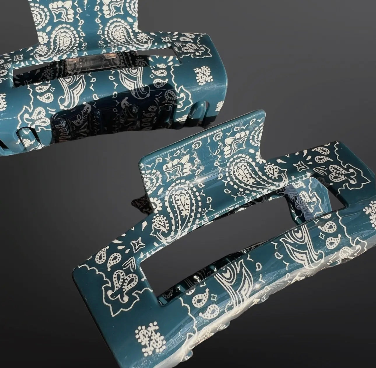 Western Paisley Bandana Print Claw Clip - Navy