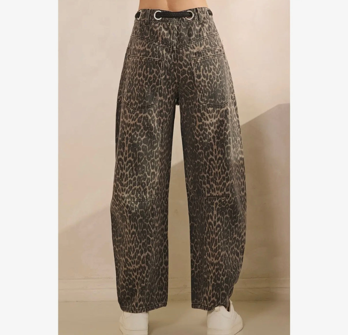 Printed Barrel Jeans with Belt Detail - Leopard