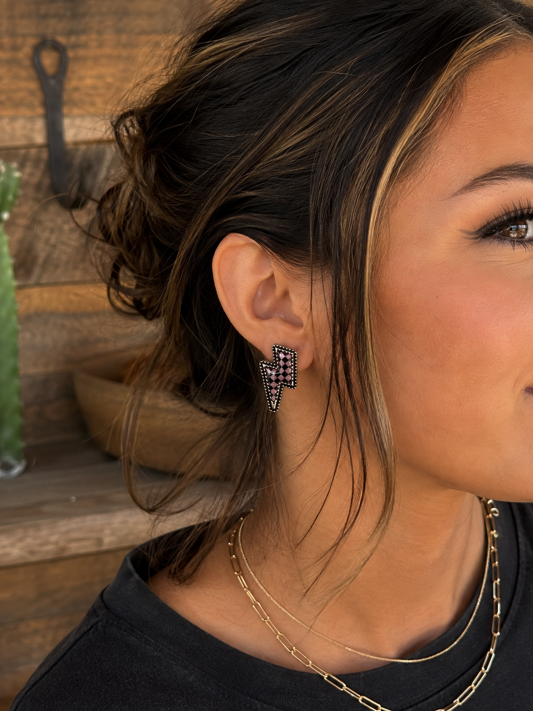 Checker Thunder Bolt Stud Earrings - Fuchsia